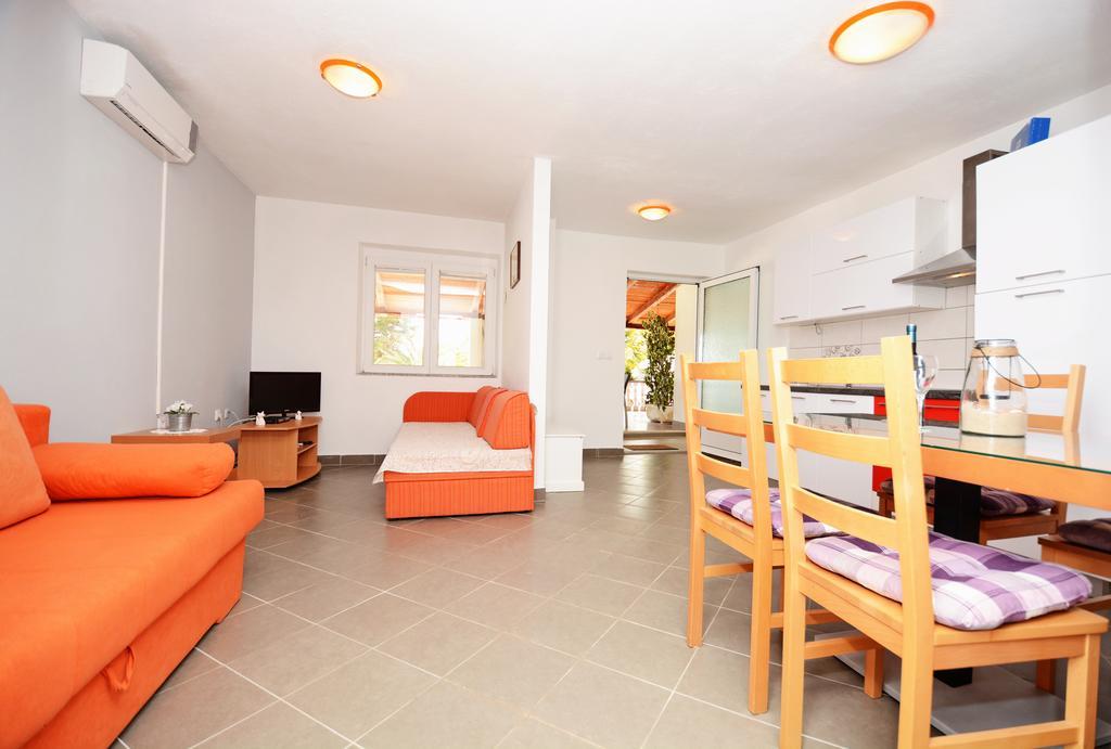 Apartments Katarina เวลีราต ภายนอก รูปภาพ