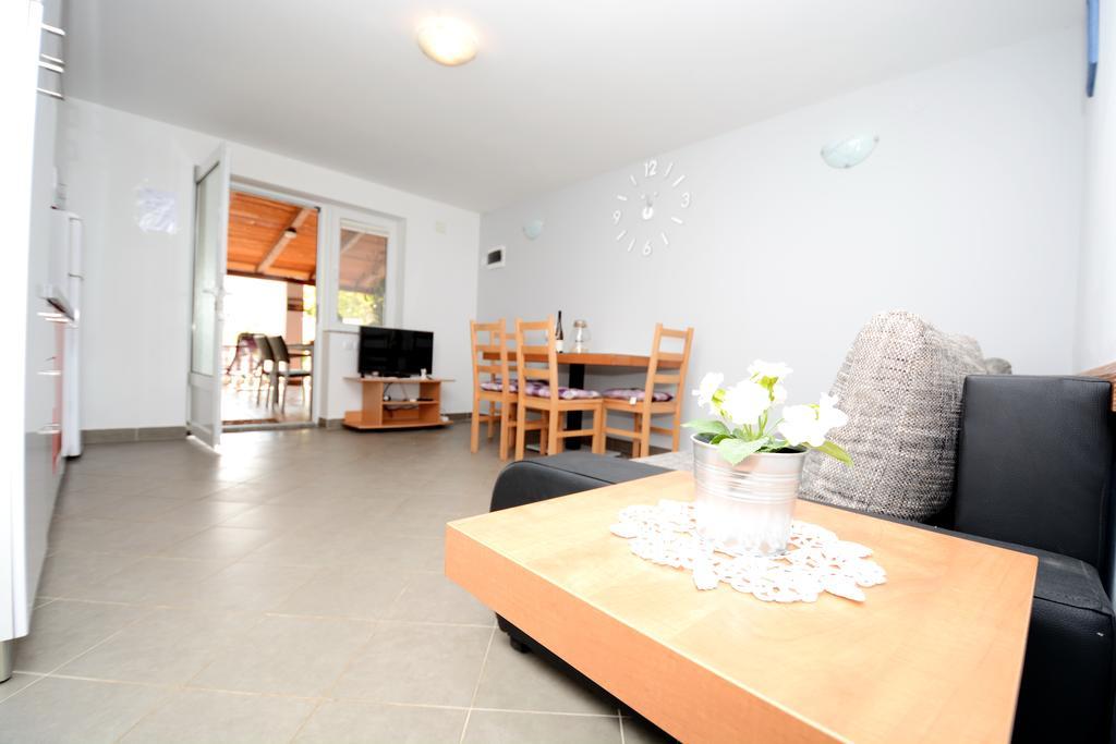Apartments Katarina เวลีราต ภายนอก รูปภาพ