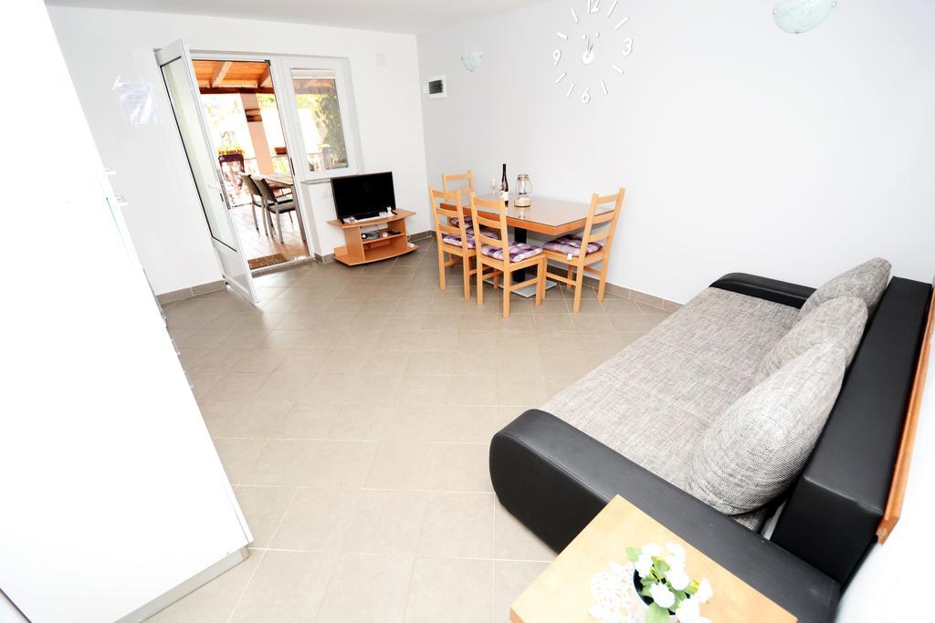 Apartments Katarina เวลีราต ภายนอก รูปภาพ